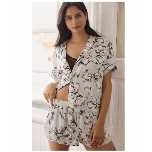 Anthropologie Other - NWT Anthropologie Bow Print Women's Pajama top - Black and White Size Large